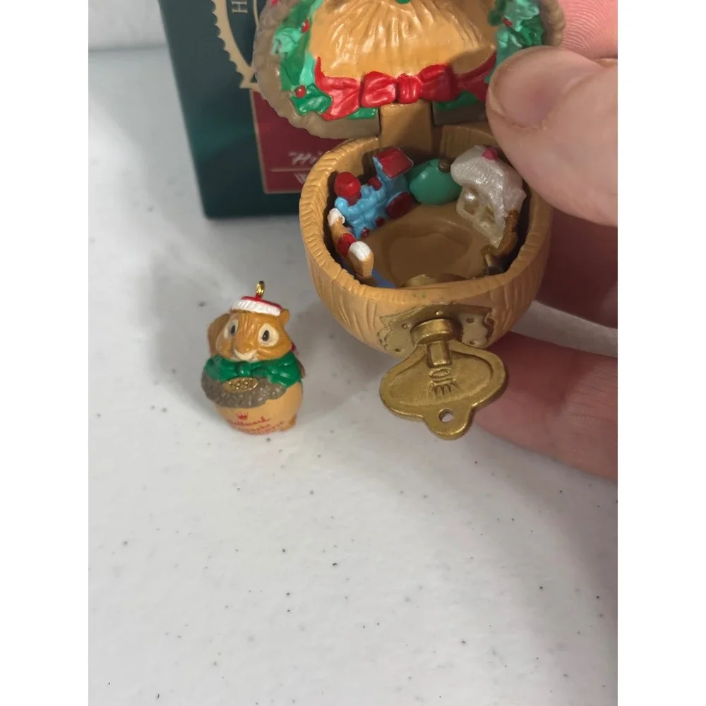 Hallmark 1991‎ Keepsake Ornament Collector's Club Hidden Treasure Acorn Squirrel